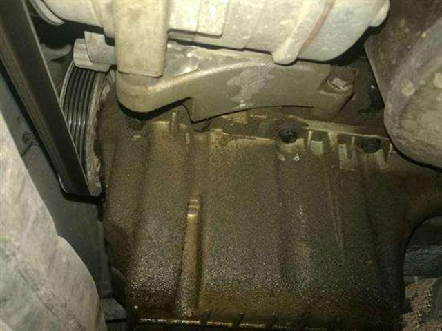 都說發(fā)動(dòng)機(jī)漏油，具體發(fā)動(dòng)機(jī)哪個(gè)部位能漏油？