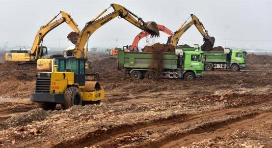 小型挖掘機(jī)需要注意的三個(gè)關(guān)鍵因素！