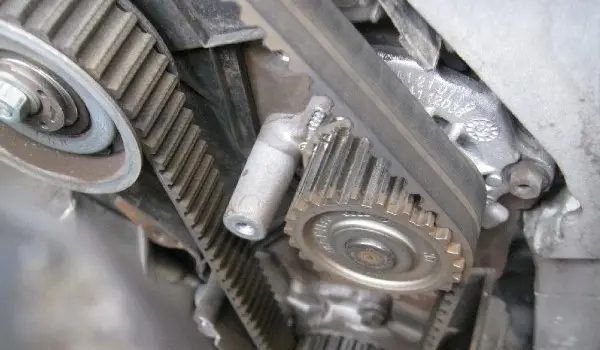 正時皮帶和正時鏈條誰更耐用，應該多久更換一次